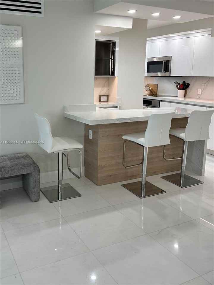 5701 Collins Ave #1221 - Photo 7 of 44