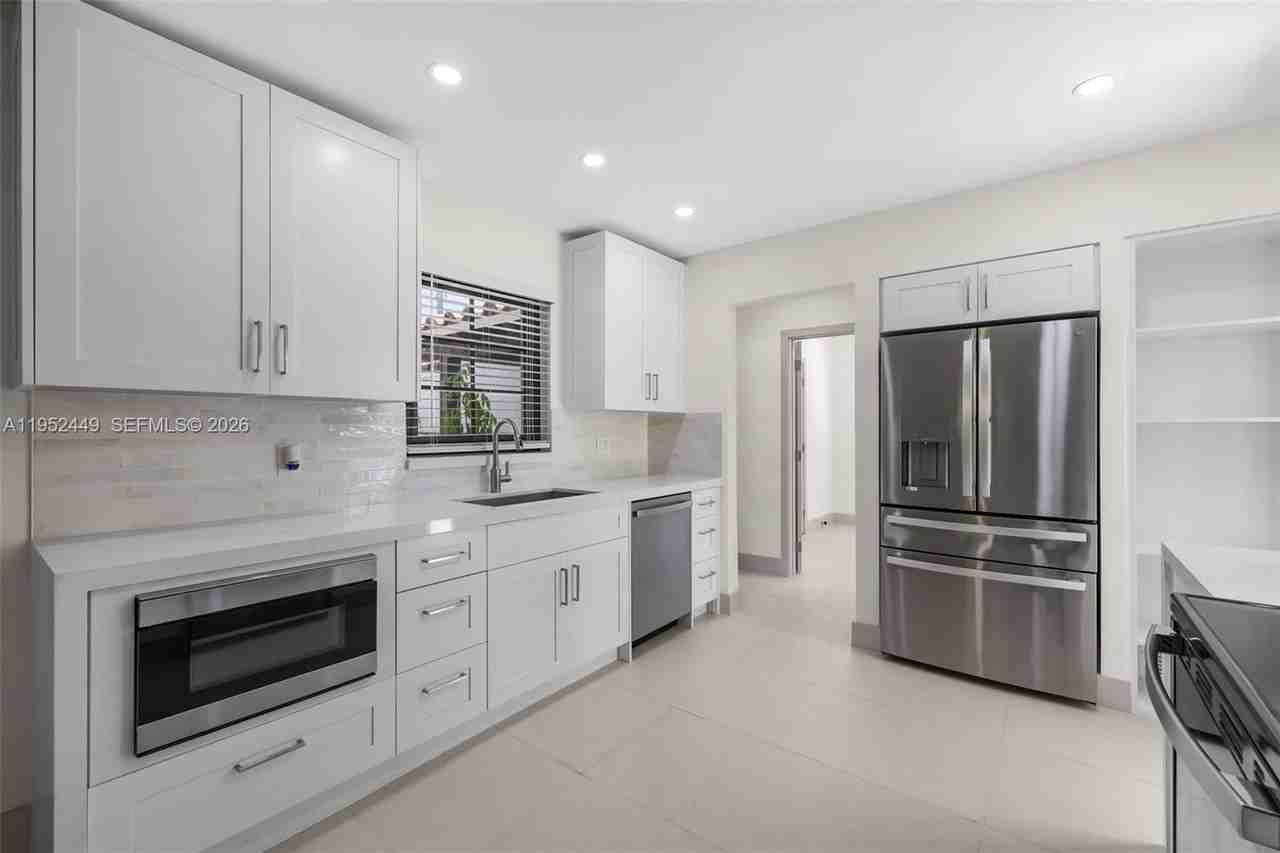 3519 Toledo St - Photo 7 of 50