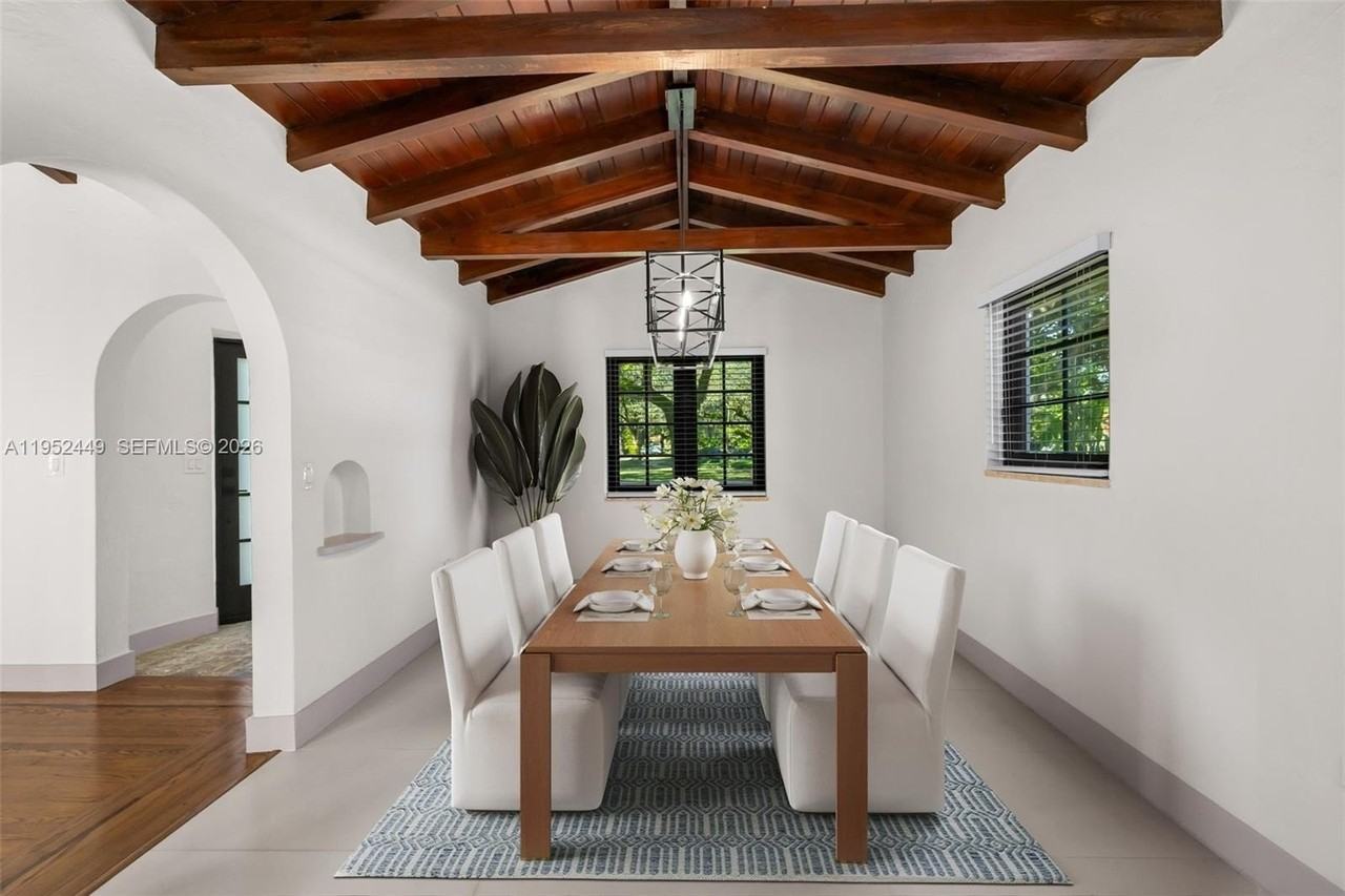 3519 Toledo St - Photo 4 of 50