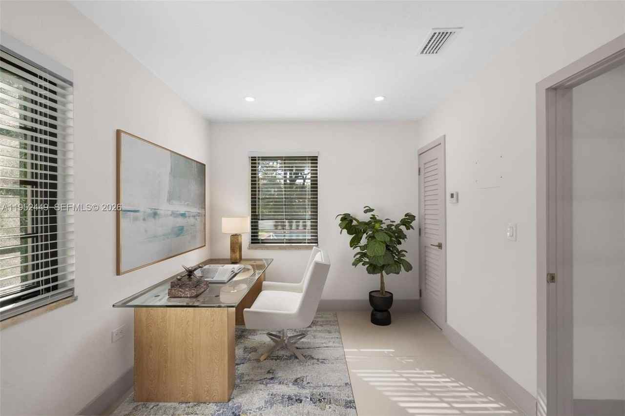 3519 Toledo St - Photo 6 of 50