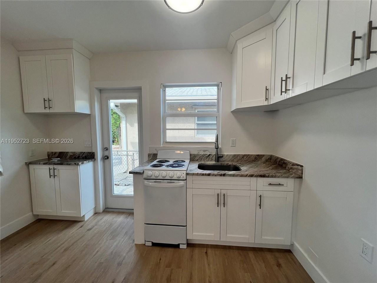 522 N J St #522 - Photo 2 of 6