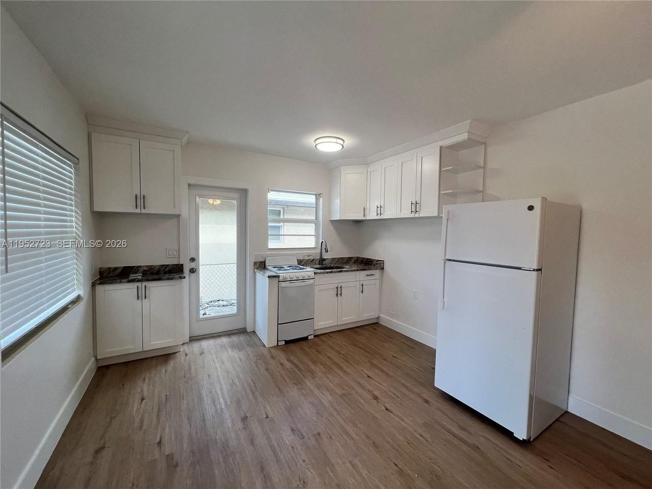 522 N J St #522 - Photo 3 of 6