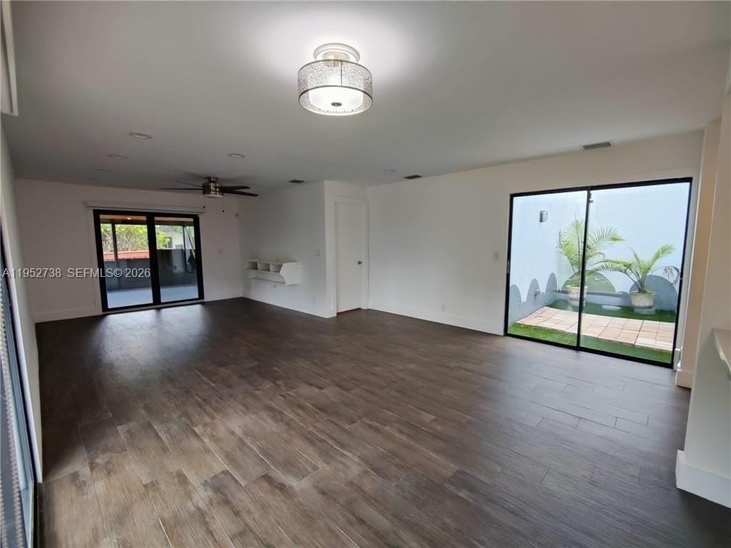 5201 Sw 31st Ave #102 - Photo 7 of 37