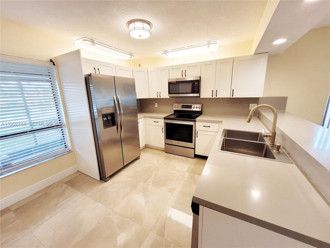 8351 S Coral Cir - Photo 2 of 35