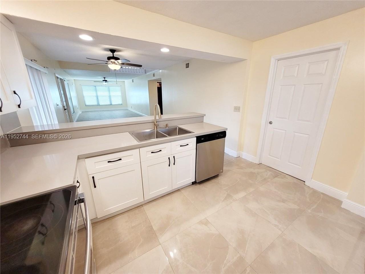 8351 S Coral Cir - Photo 4 of 35