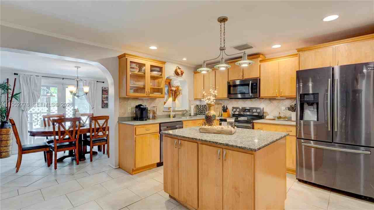 150 Azalea St #150 - Photo 4 of 49