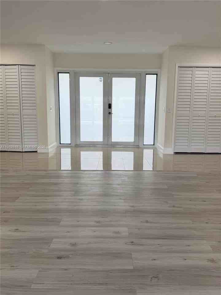 16453 Ne 33rd Ave #1 - Photo 2 of 25