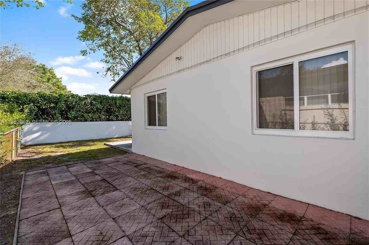 10525 Sw 77th Ct #10525 - Photo 6 of 27