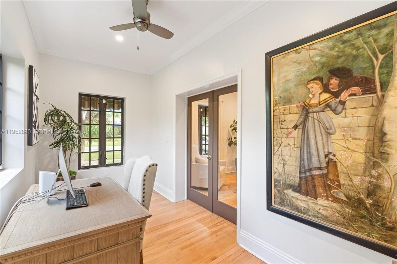 1329 Obispo Ave - Photo 6 of 26