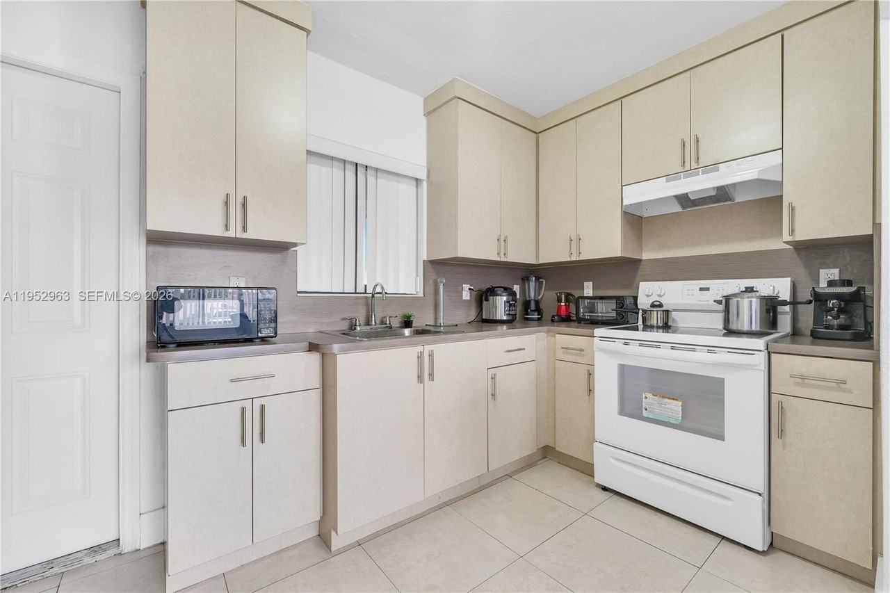 9 W 16th St #9 - Photo 5 of 9