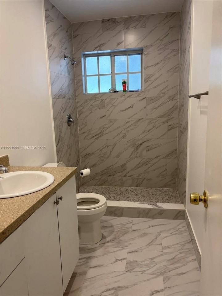 3121 Sw 2nd St #1 - Photo 3 of 11