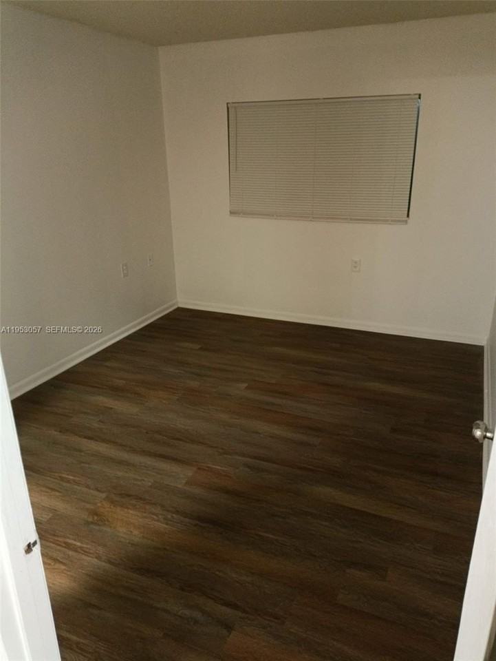 1141 Lake Victoria Dr #J - Photo 2 of 5