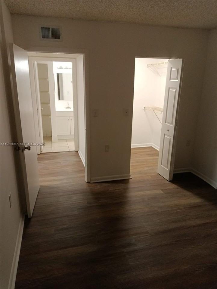 1141 Lake Victoria Dr #J - Photo 3 of 5