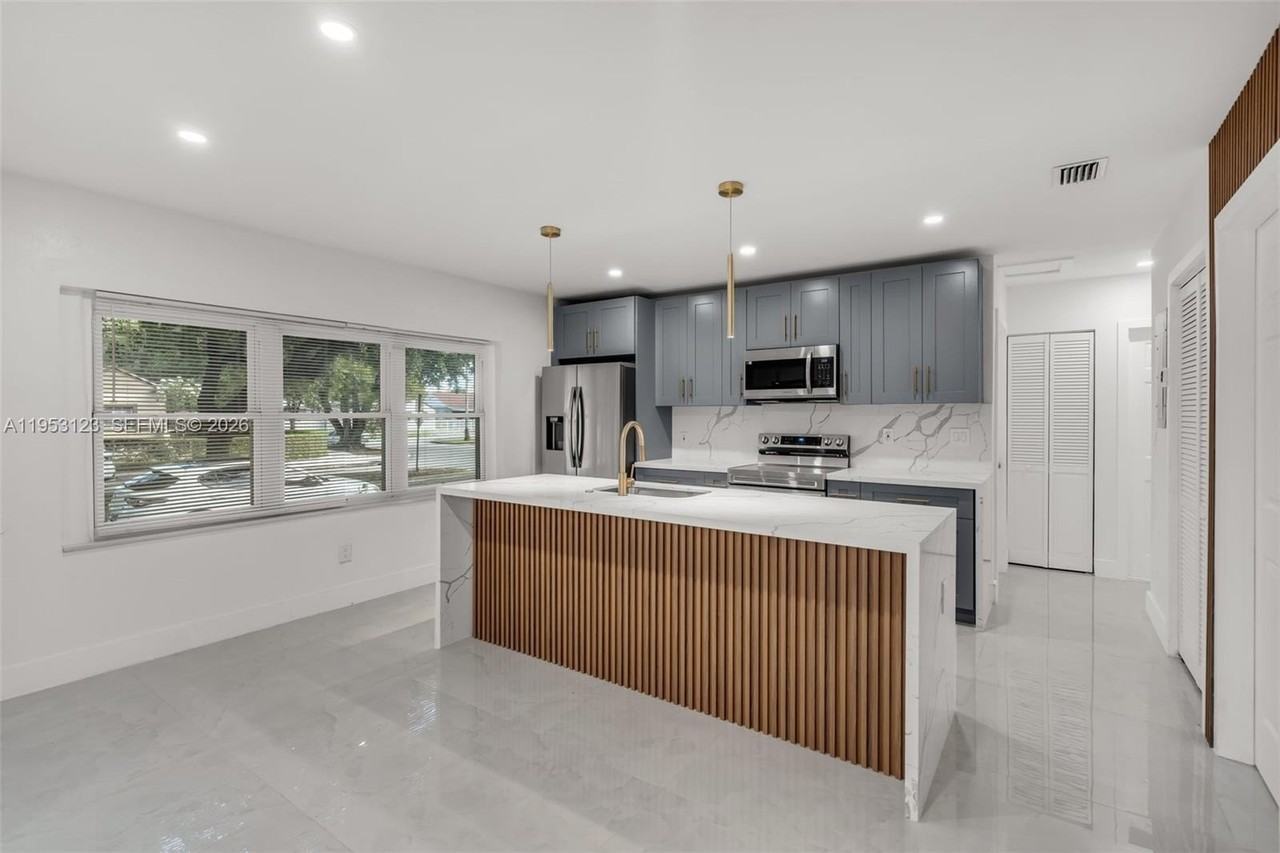 4802 Nw 11th Ave #0 - Photo 2 of 39