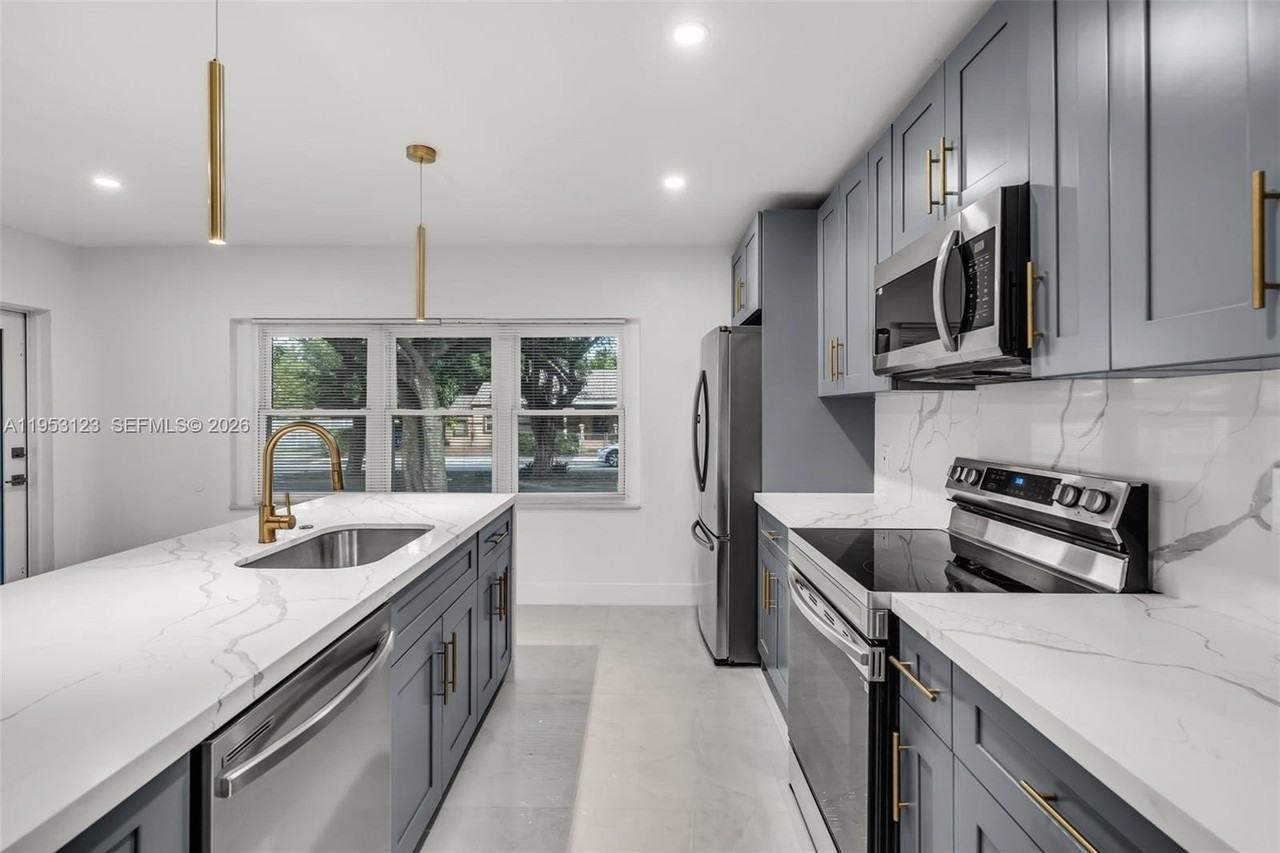 4802 Nw 11th Ave #0 - Photo 3 of 39