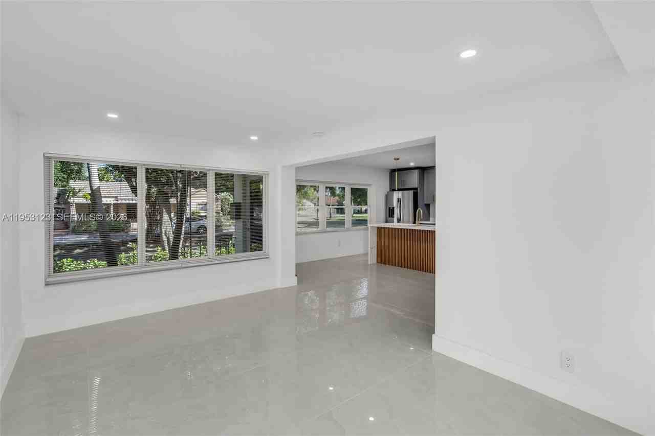 4802 Nw 11th Ave #0 - Photo 7 of 39