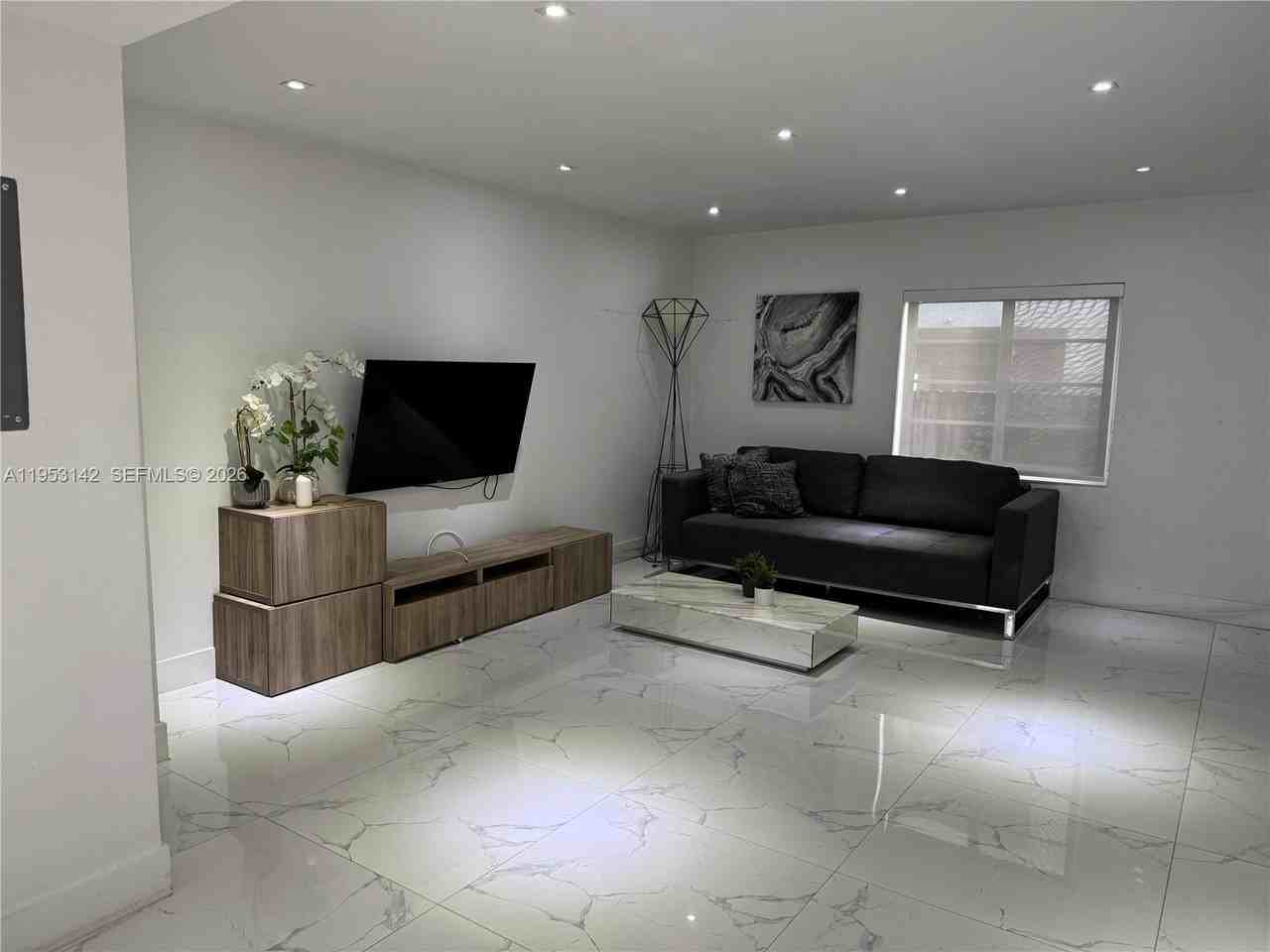 1614 Jefferson Ave #7