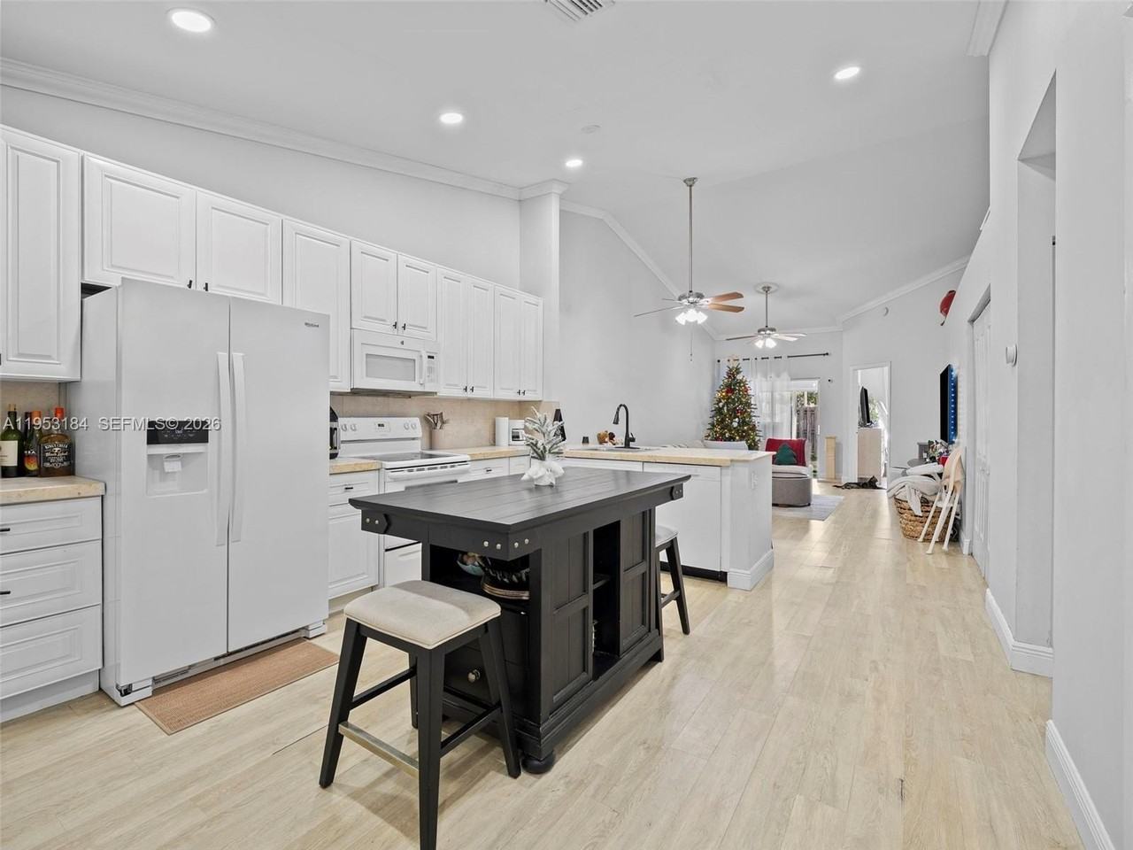 11065 Nw 38th Pl #0 - Photo 3 of 38