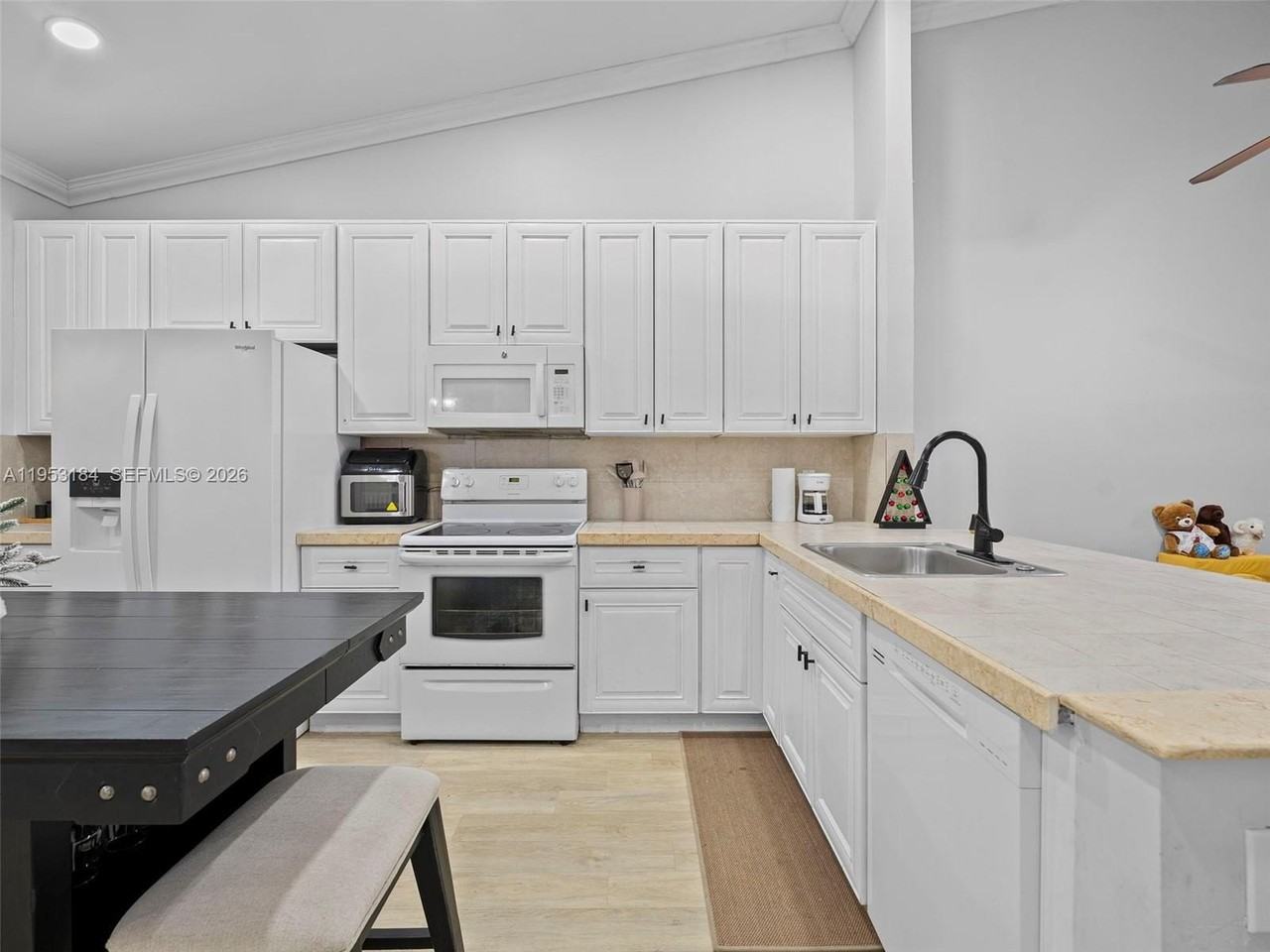 11065 Nw 38th Pl #0 - Photo 4 of 38