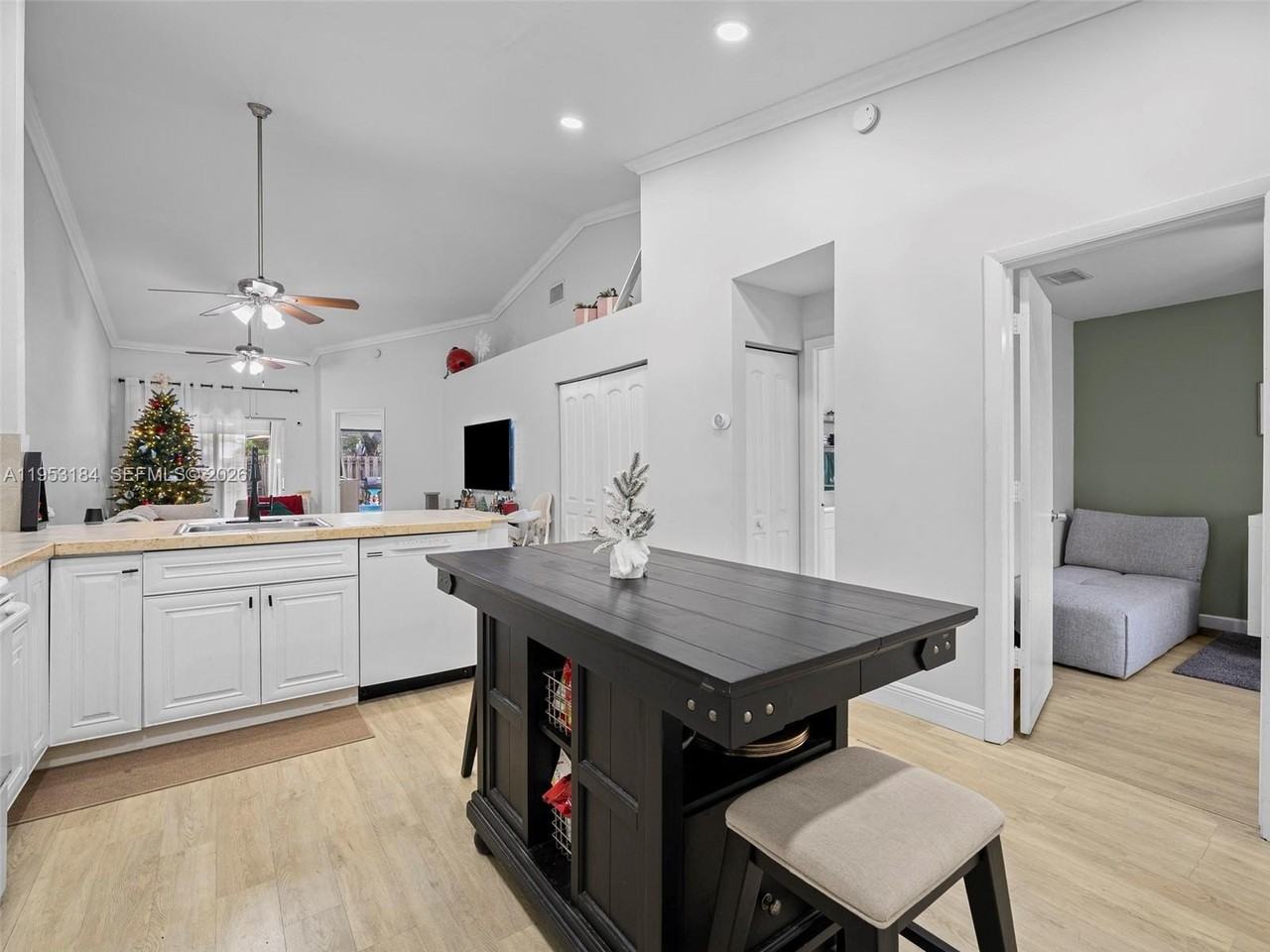 11065 Nw 38th Pl #0 - Photo 7 of 38