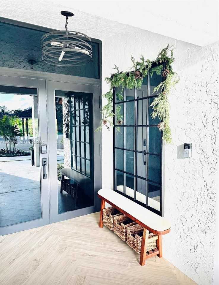 2475 Nw 25th St - Photo 2 of 28