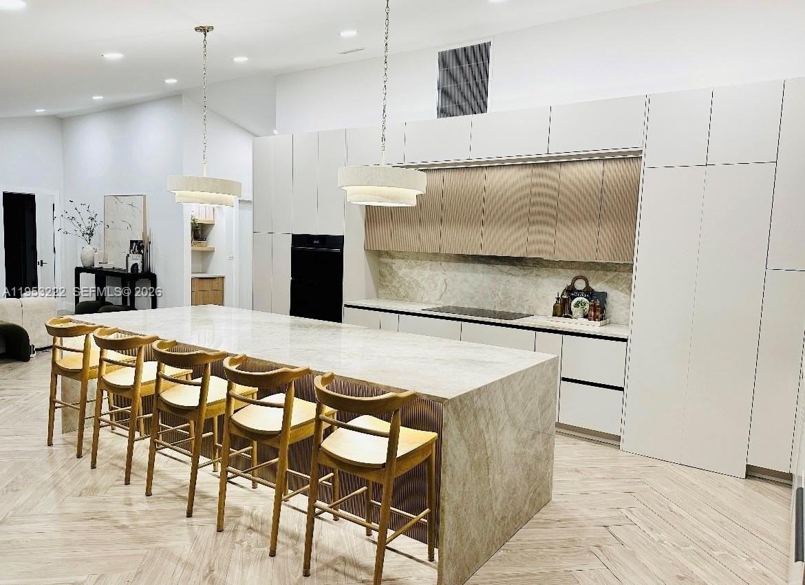 2475 Nw 25th St - Photo 6 of 28