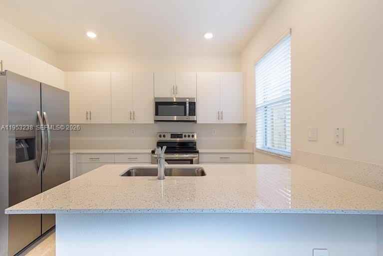 2683 Se 11th St - Photo 4 of 26