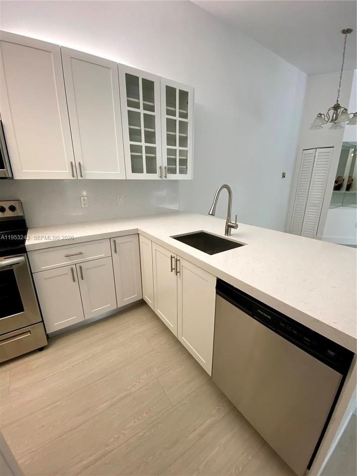 4700 Nw 102nd Ave #204-23 - Photo 4 of 30