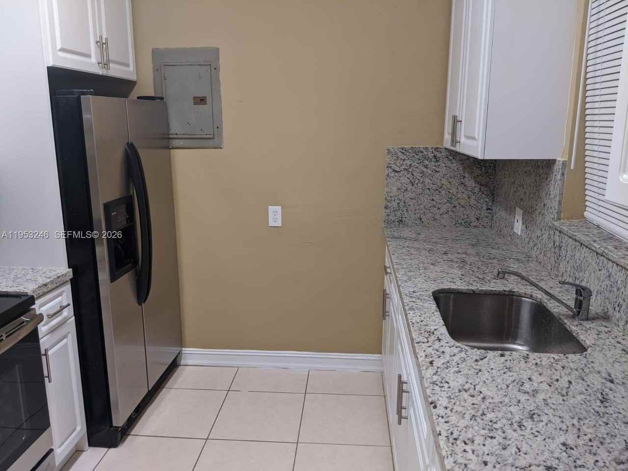 928 Sw 8th Ave #1-2 - Photo 3 of 7