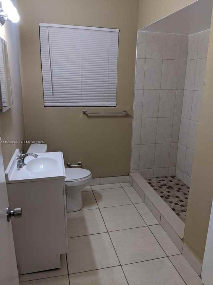 928 Sw 8th Ave #1-2 - Photo 6 of 7