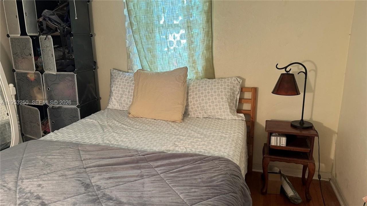 1633 Mckinley St - Photo 2 of 9