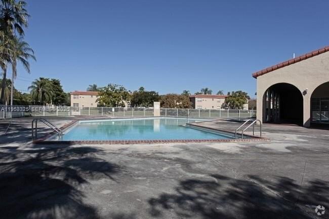 433 Sw 86th Ave #108 - Photo 3 of 3