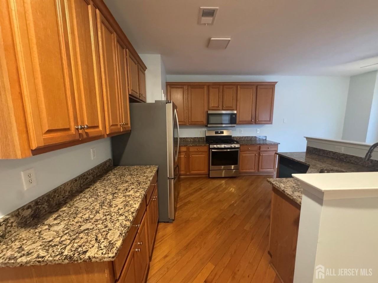 51 S Shore Dr - Photo 5 of 32