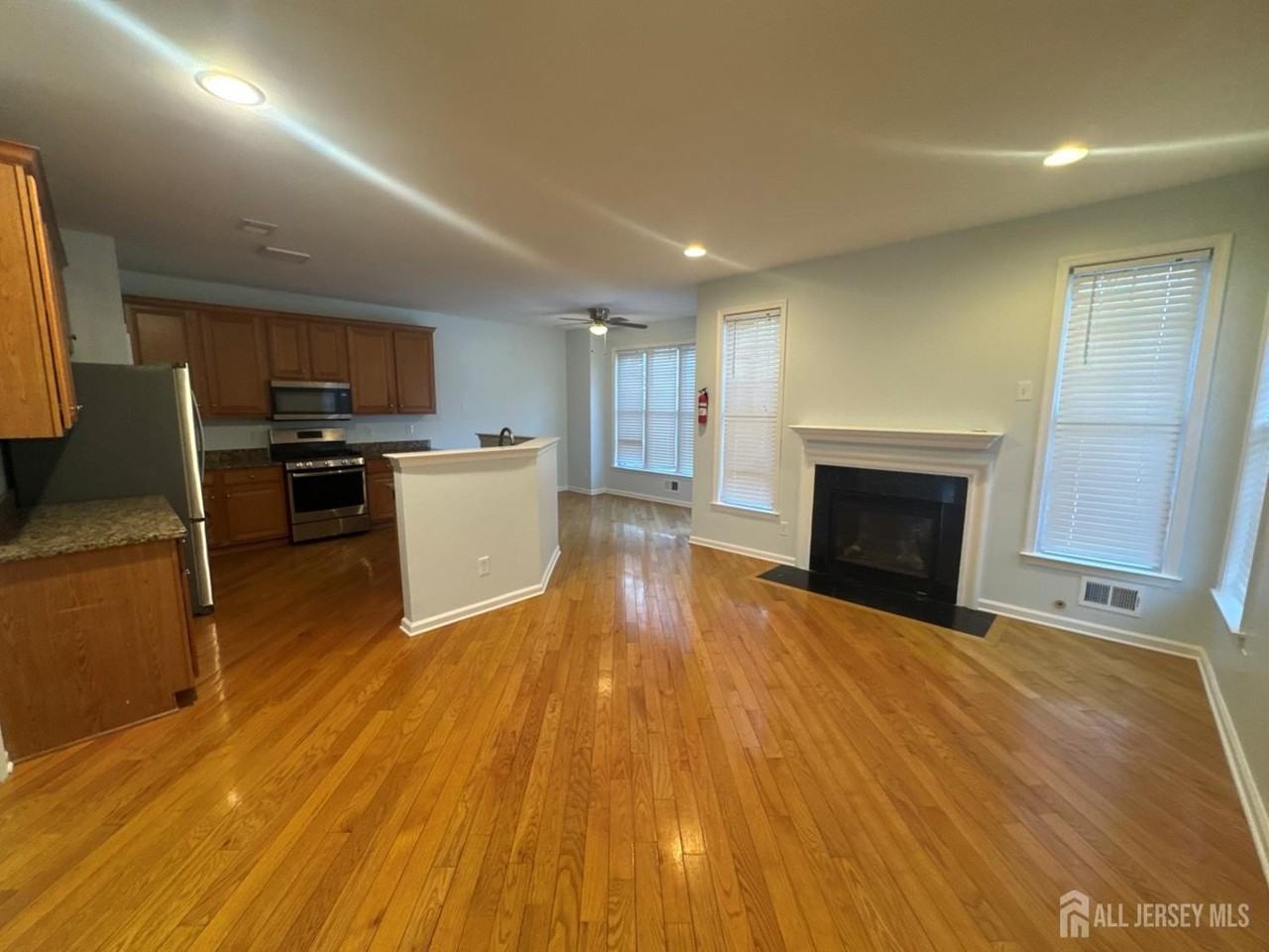 51 S Shore Dr - Photo 6 of 32