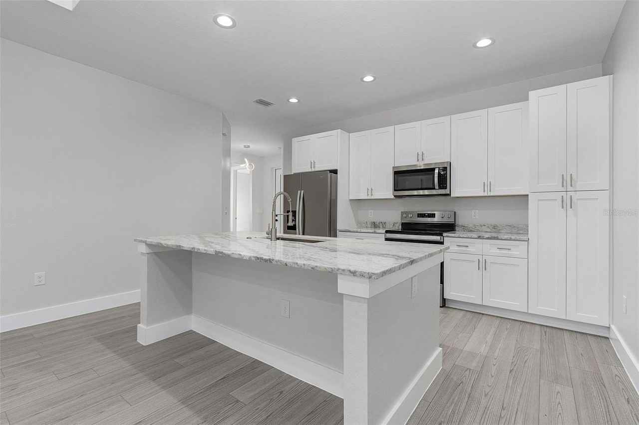 26221 Sandhill Blvd - Photo 4 of 20