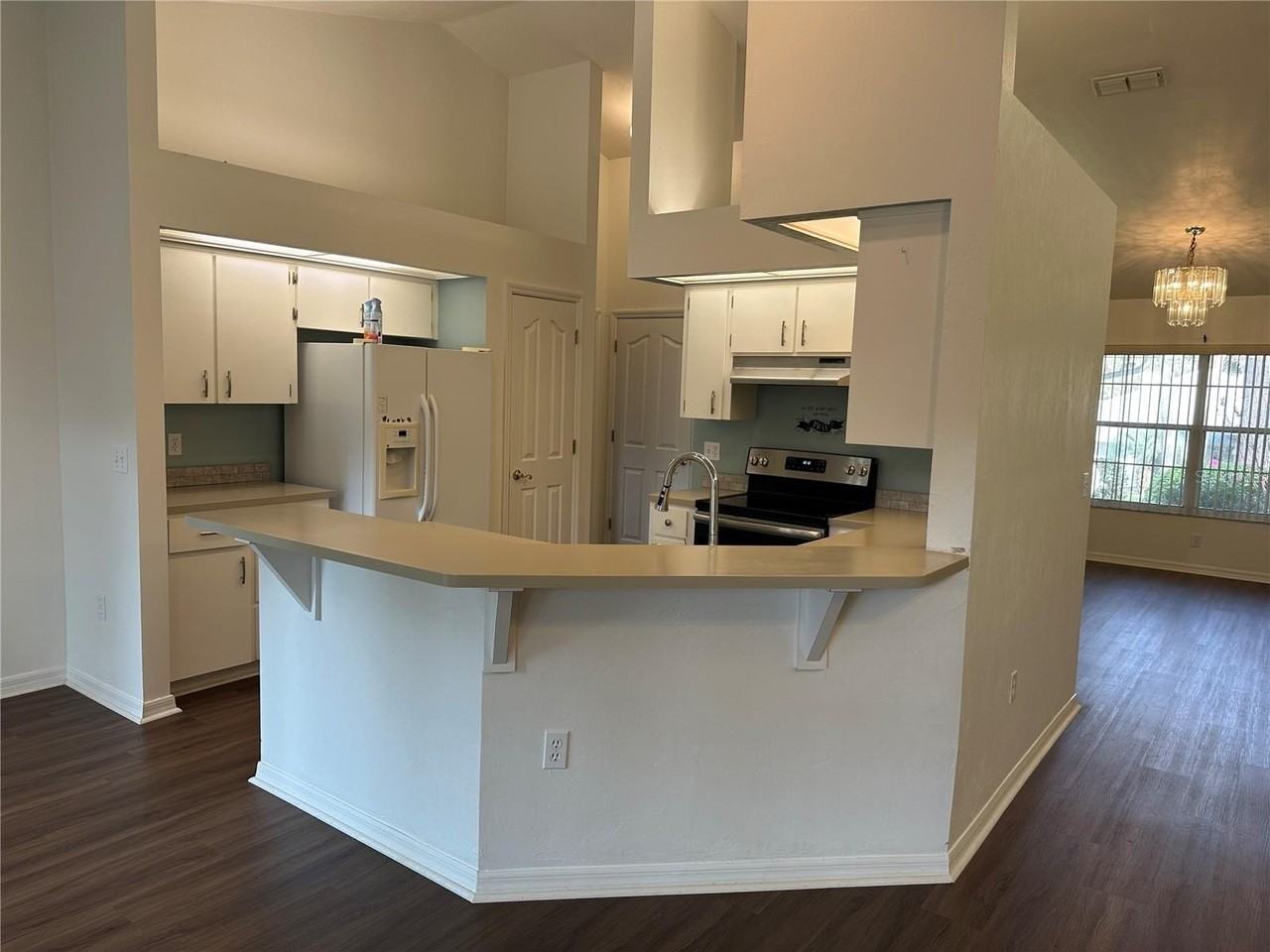 1435 Nw 100th Ter - Photo 3 of 12