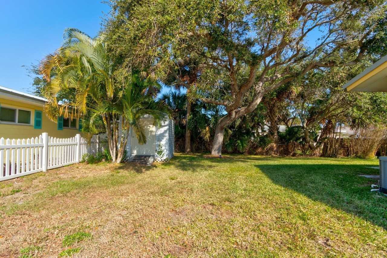 714 Oakwood Ave - Photo 4 of 17