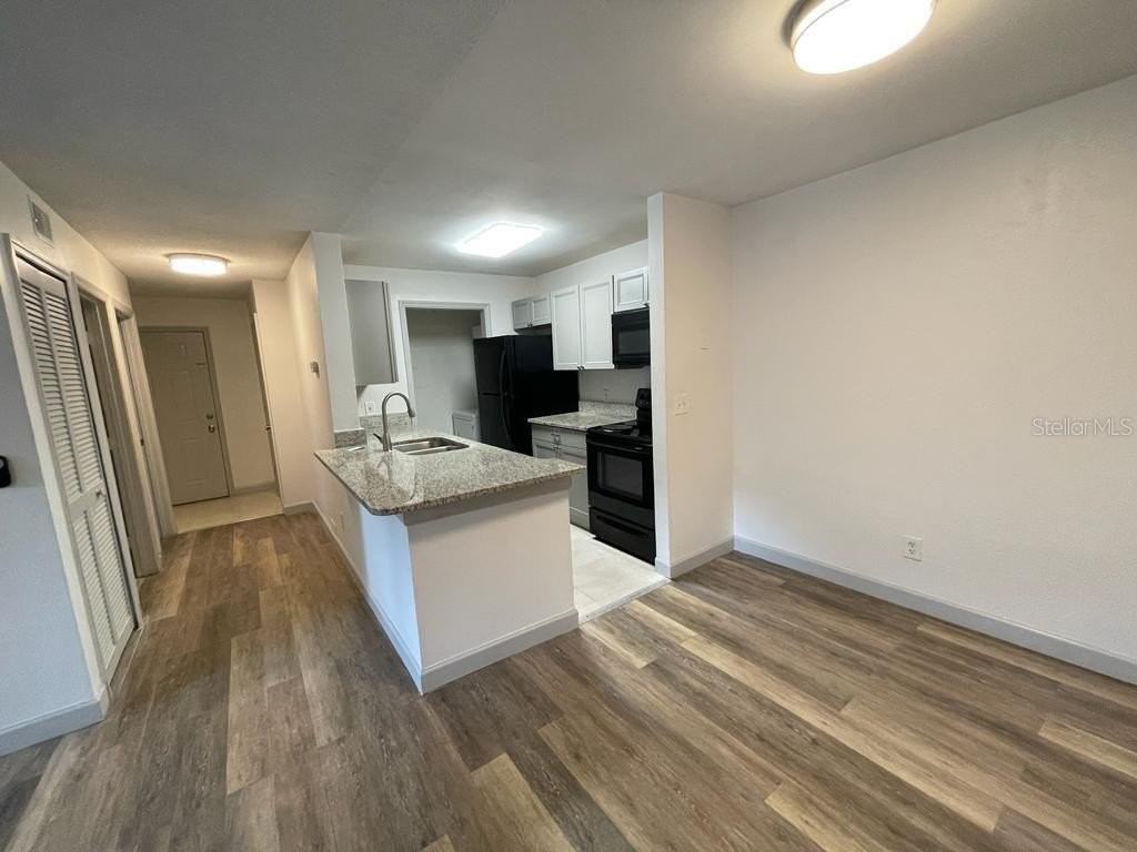 6082 Westgate Dr #101 - Photo 7 of 37