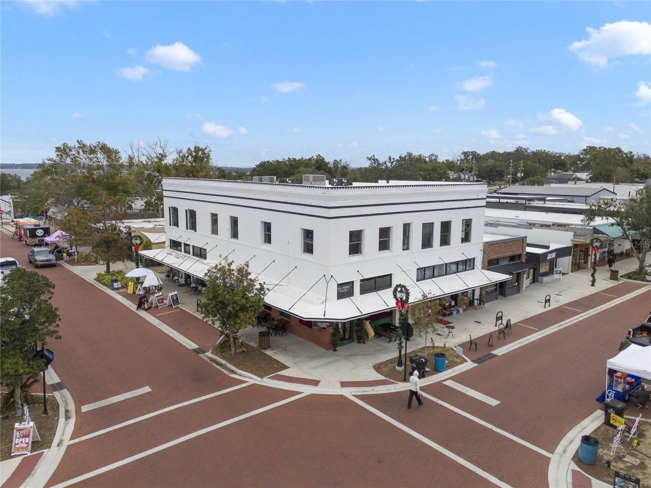 792 W Montrose St #203