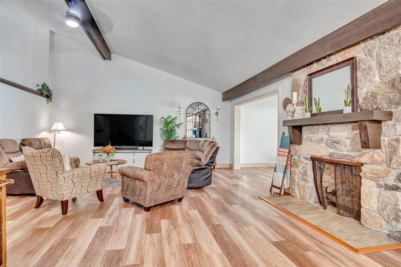 4 Nottingham Way - Photo 7 of 20