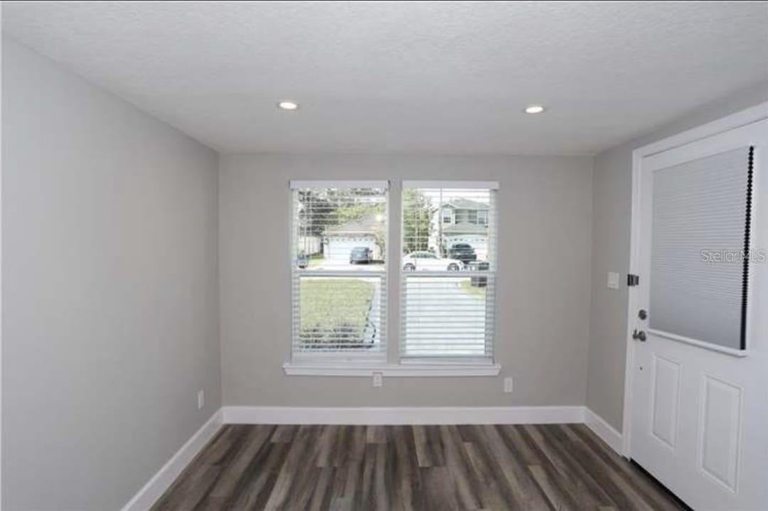 2811 S Shine Ave - Photo 5 of 16