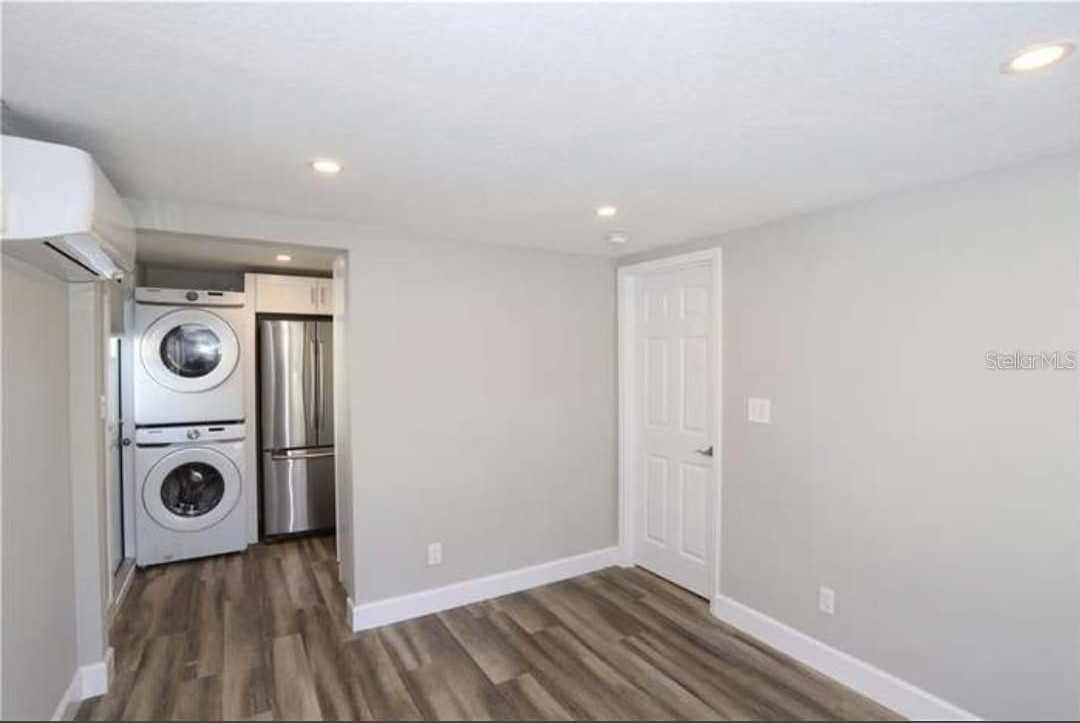 2811 S Shine Ave - Photo 7 of 16