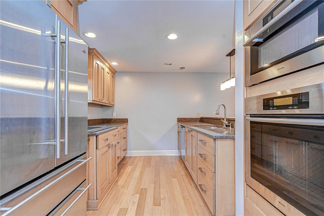 2308 S Carolina Ave - Photo 4 of 17