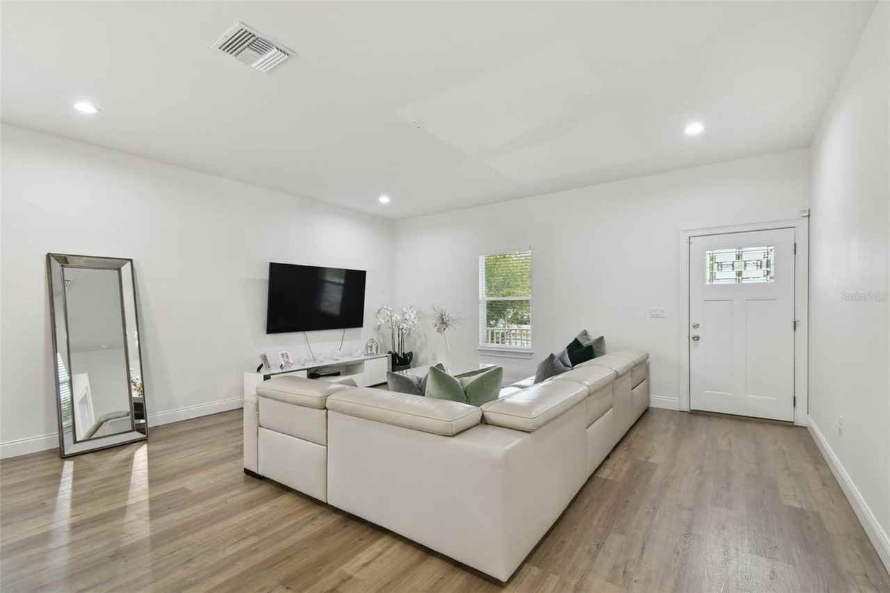 524 S Grosse Ave - Photo 7 of 41