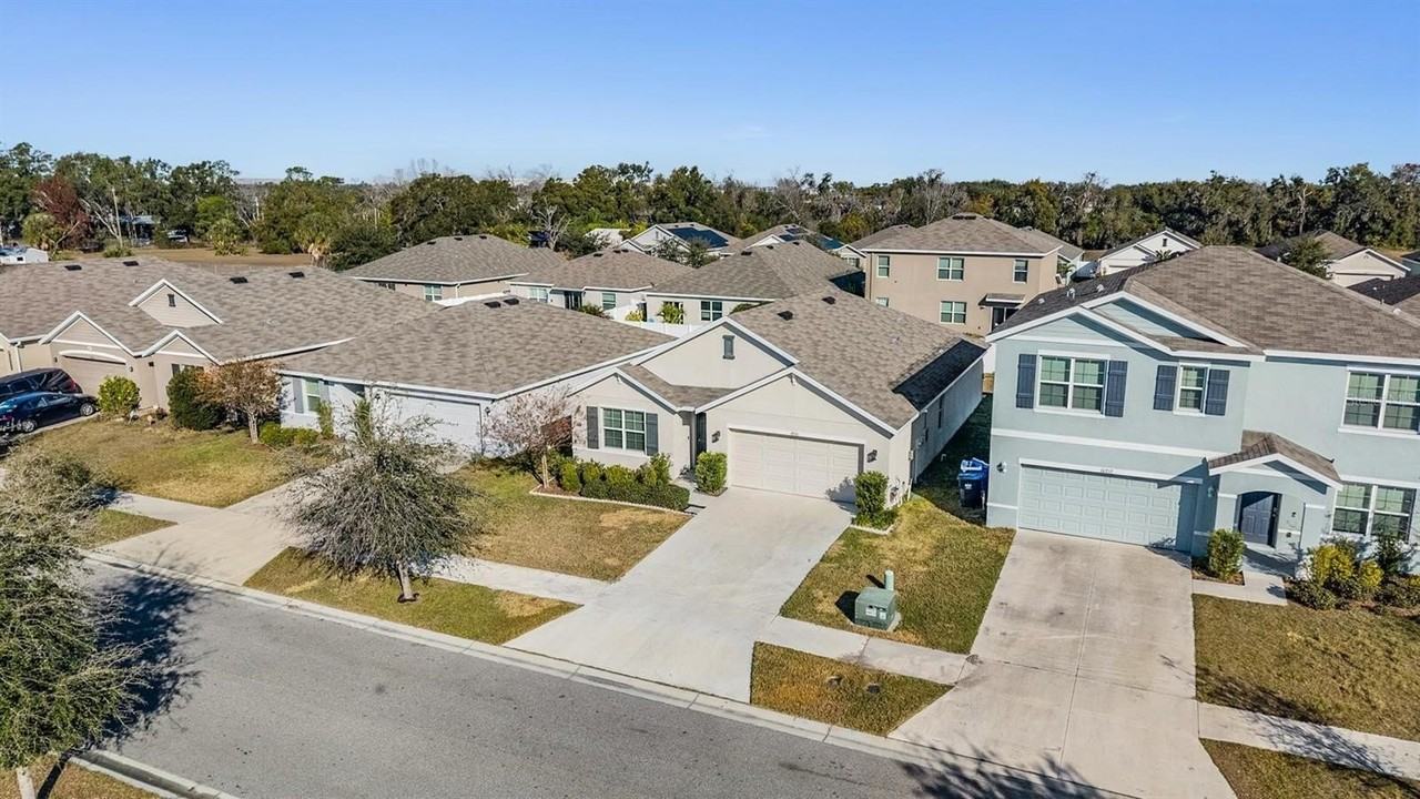 10210 Golden Light Ct - Photo 6 of 39