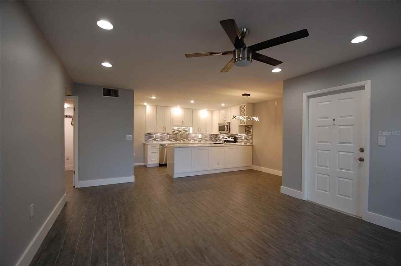 1258 Pine Ridge Cir W #E2 - Photo 4 of 28