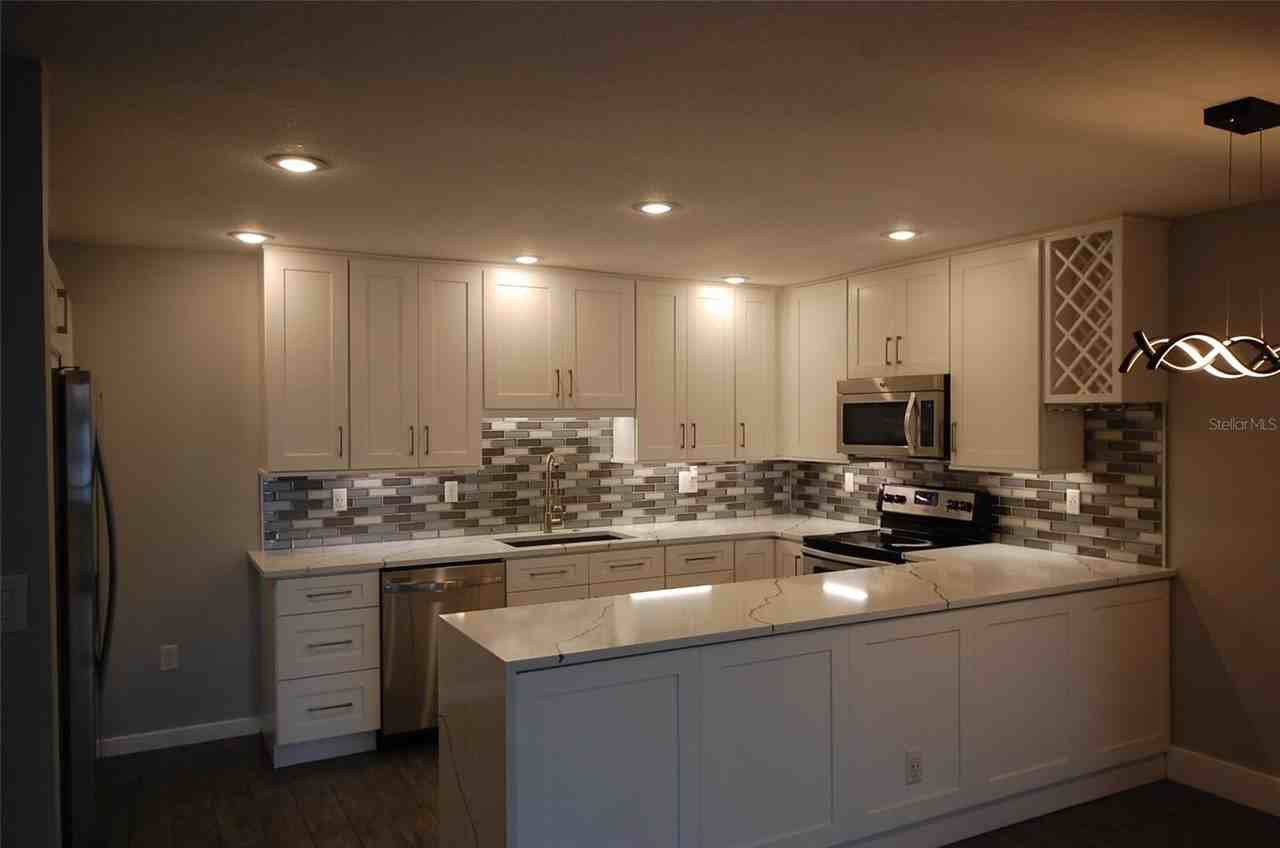 1258 Pine Ridge Cir W #E2 - Photo 6 of 28