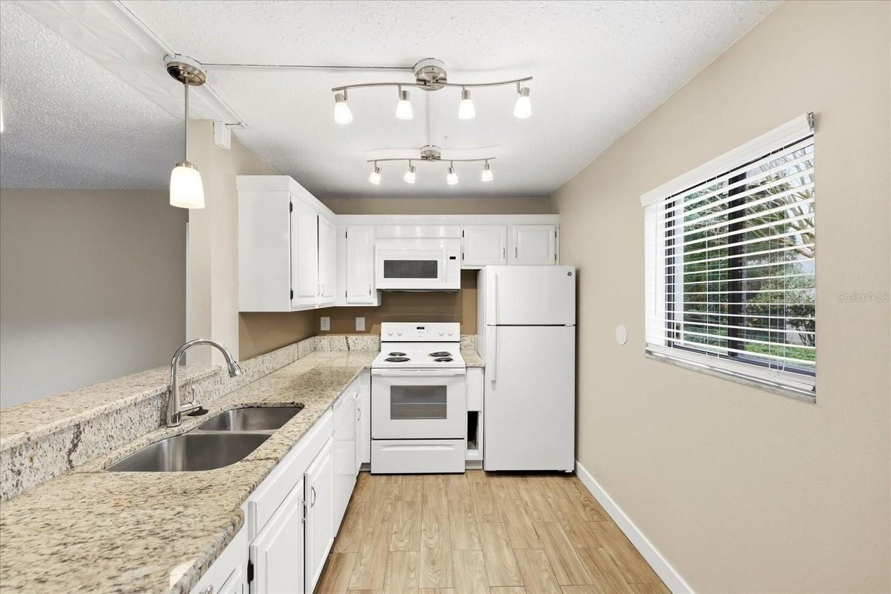 3300 Fox Chase Cir N #202 - Photo 6 of 22