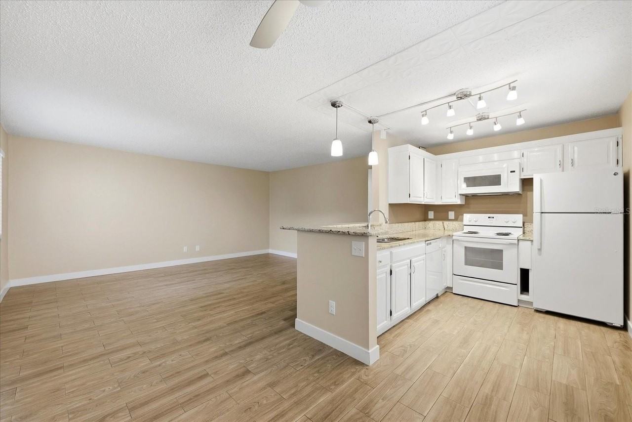 3300 Fox Chase Cir N #202 - Photo 7 of 22