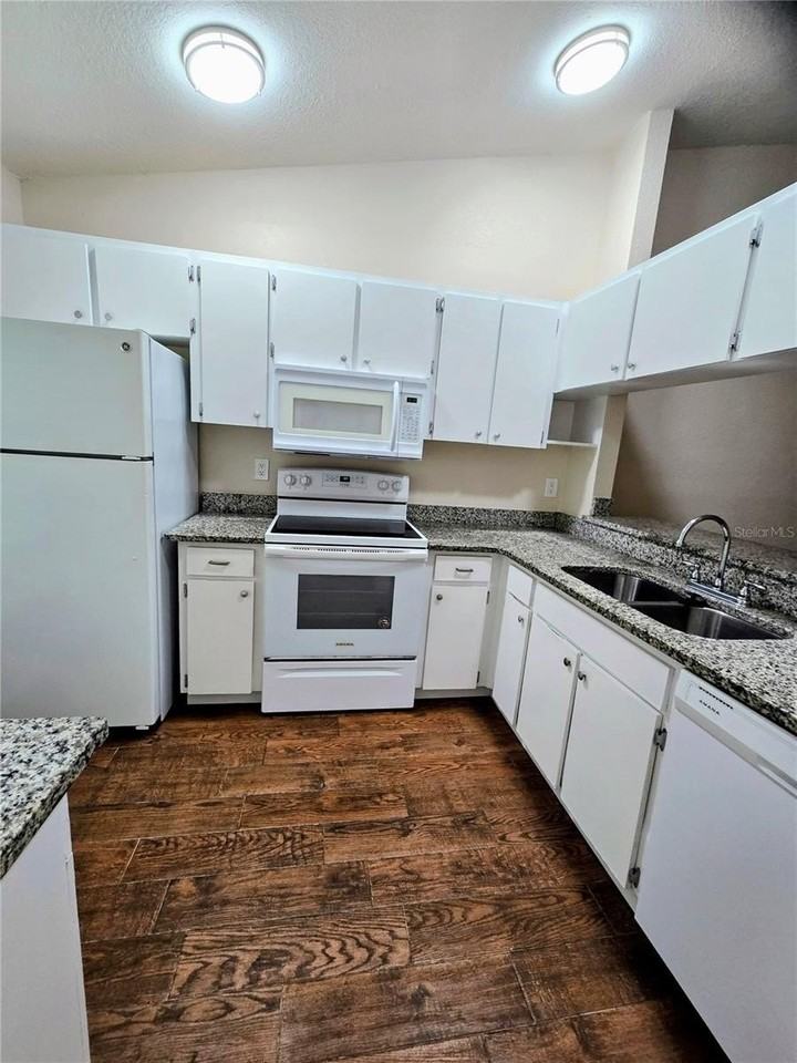 591 Capistrano Ct - Photo 7 of 26